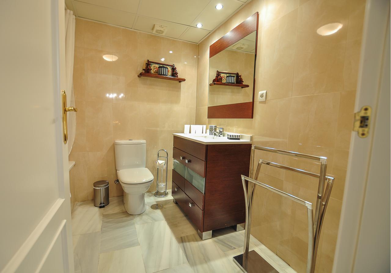 Acogedor Apartamento Junto A Calle Larios By Renthas Apartment Malaga Ngoại thất bức ảnh