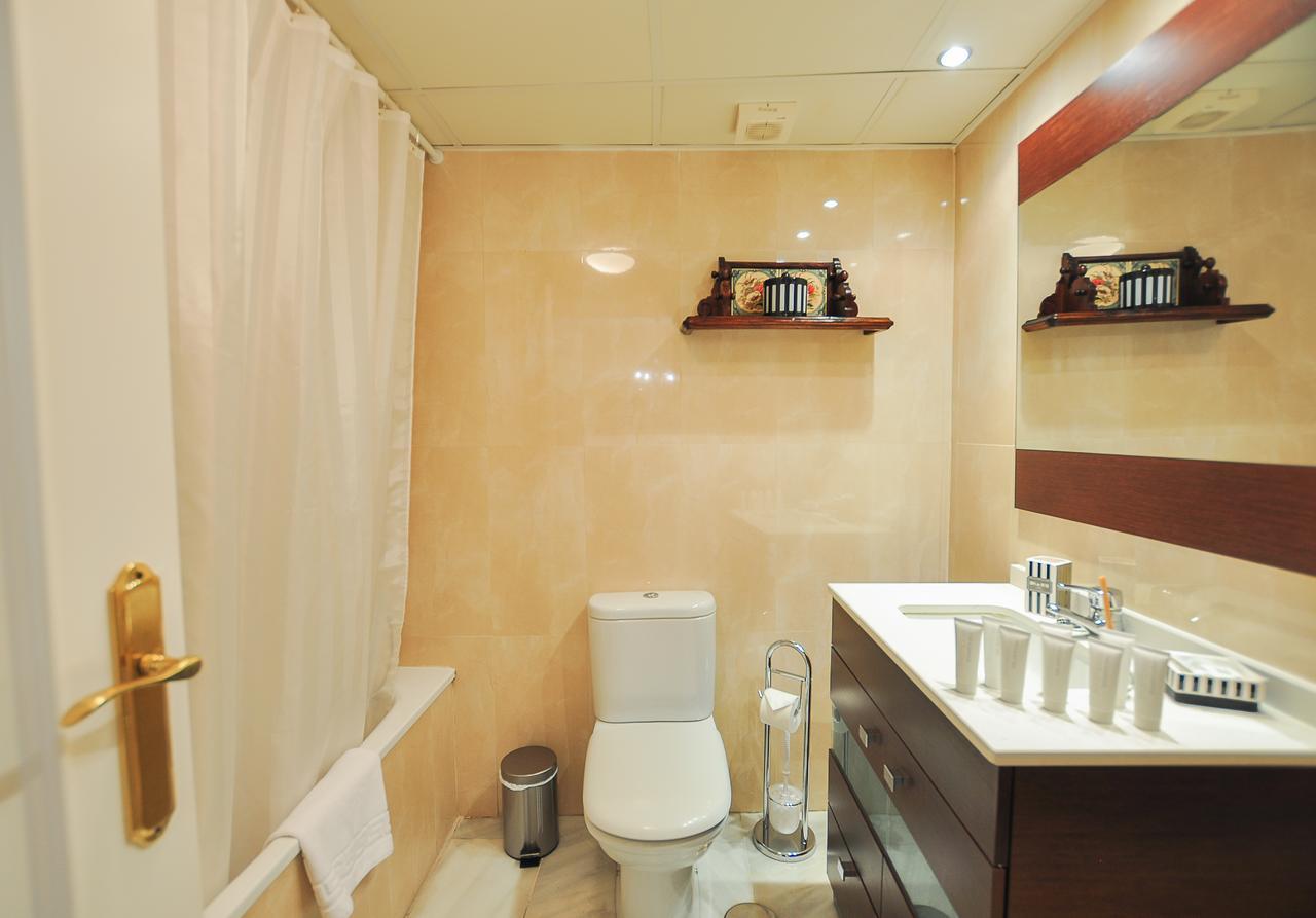 Acogedor Apartamento Junto A Calle Larios By Renthas Apartment Malaga Ngoại thất bức ảnh